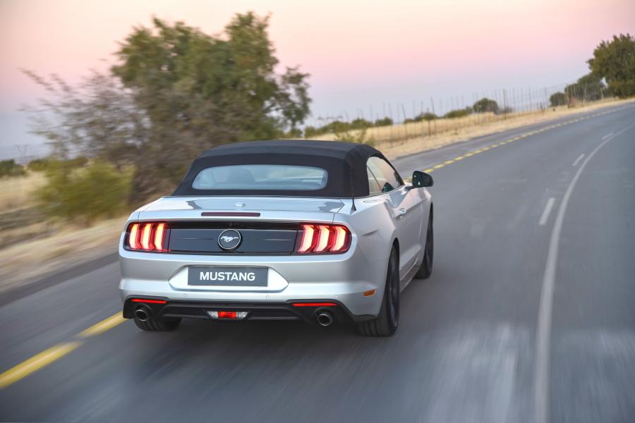  Ford Mustang EcoBoost Convertible 2019 года  (ZA) (фото 3 из 40)